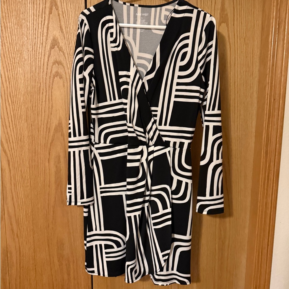 Nine West Black and White‎ Geometric Long-Sleeve Wrap Dress - Picture 2 of 5
